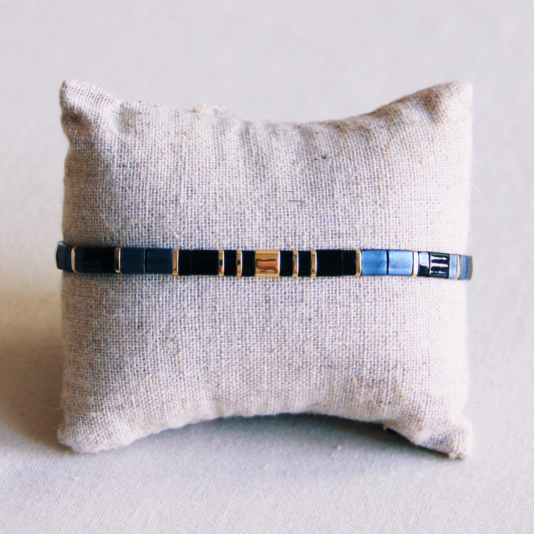 BAZOU Tilabead armband zwart/verguld