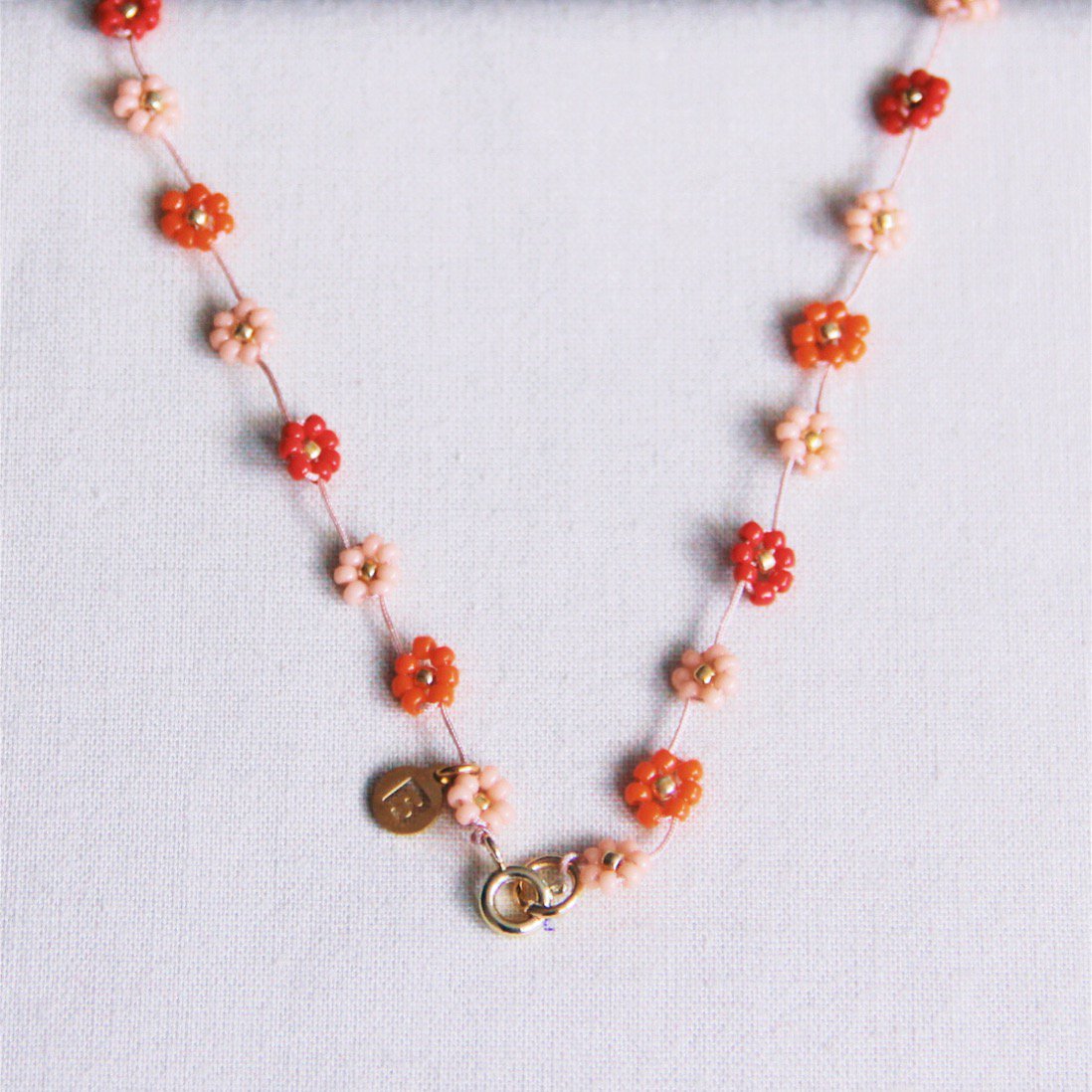 BAZOU RVS ketting met madeliefjesbloem – Mix rood/roze