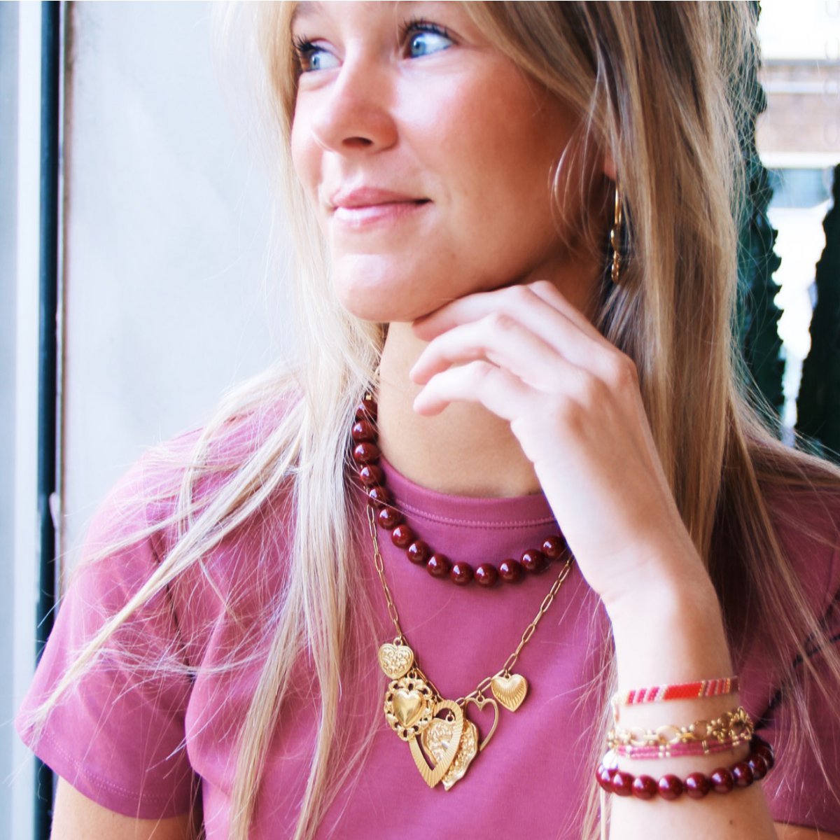 BAZOU Dubbele Miyuki -armband met 3 mini -harten - Magenta