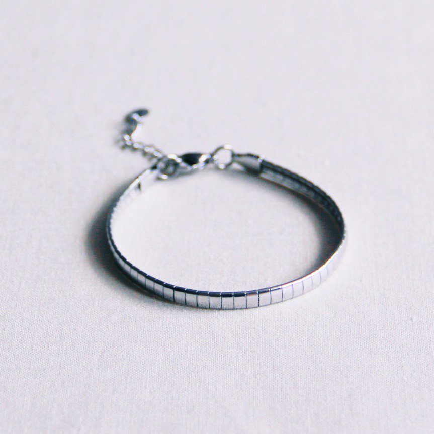 BAZOU Stalen platte armband gestreept - zilver
