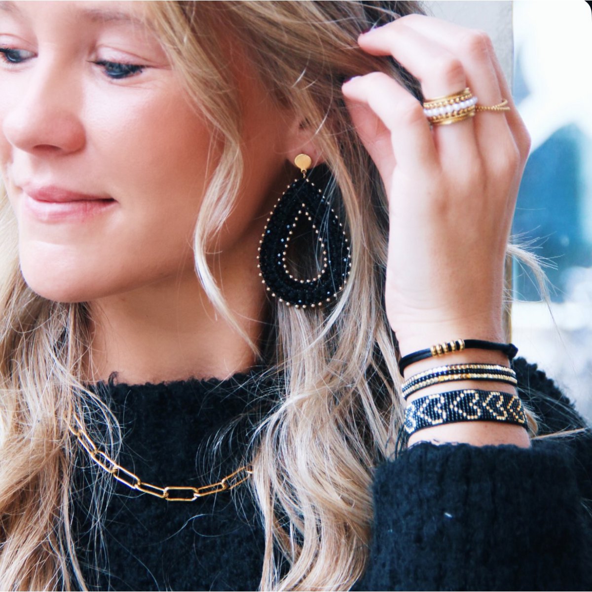 BAZOU Statement earring woven facet drop - black