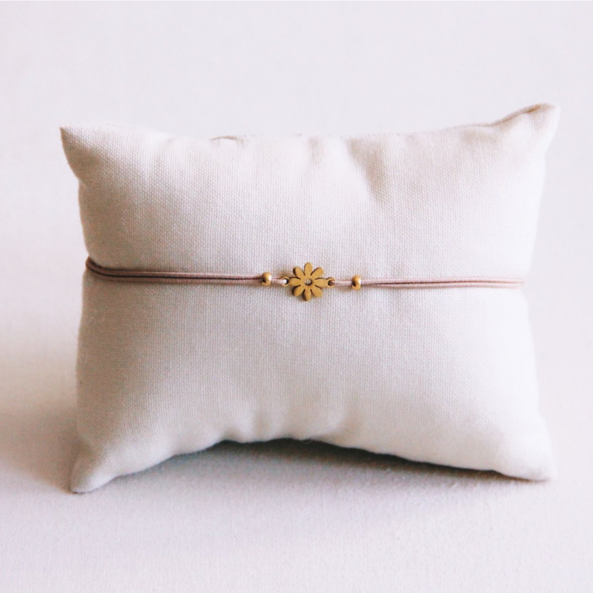 BAZOU Elastische armband met minibloem - taupe
