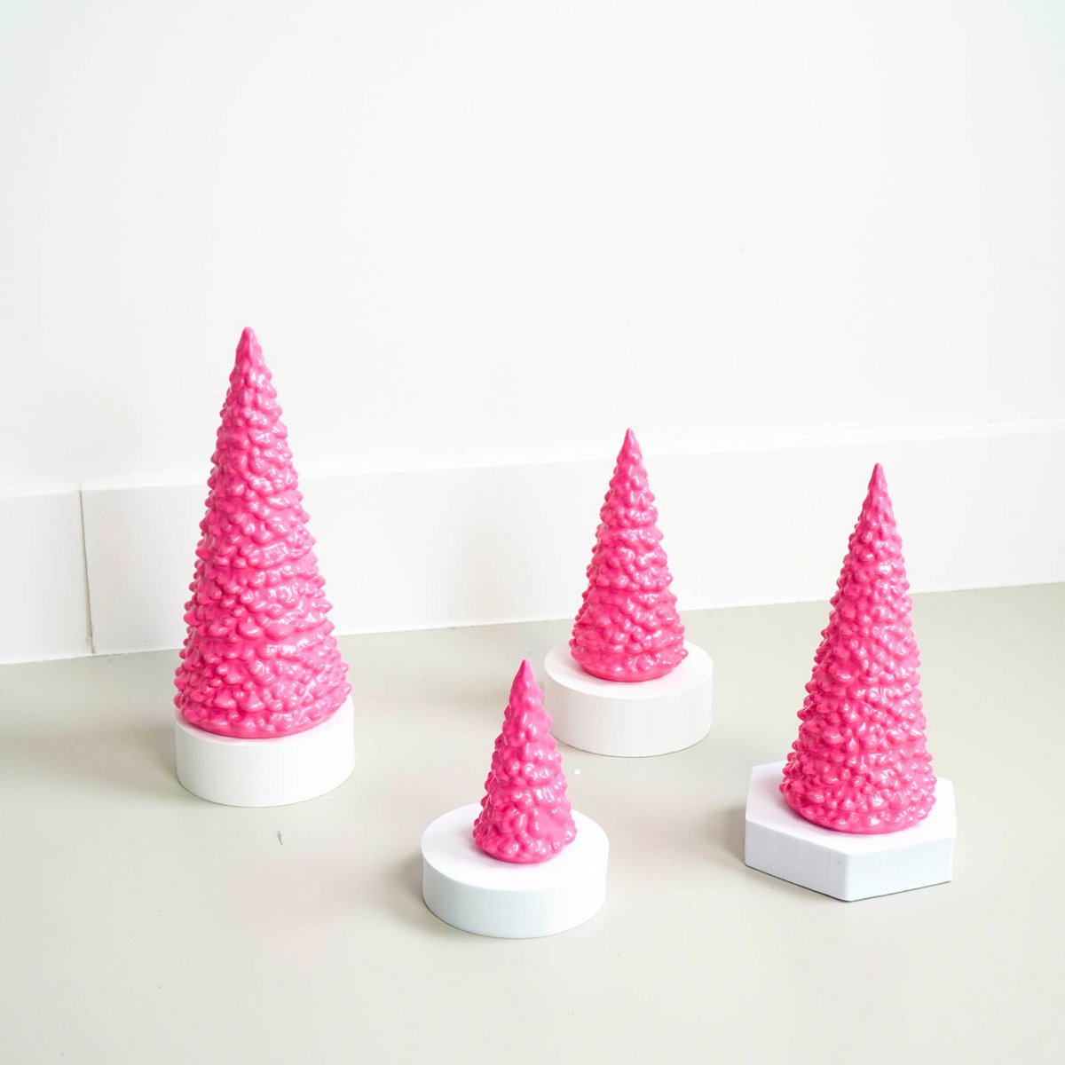 Ornament - Kerstboom - Keramiek - Neon Roze - 9x9x20cm