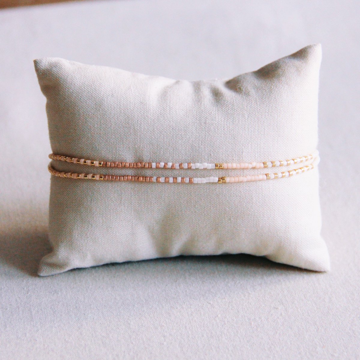 BAZOU Dubbele Miyuki -armband - naakt/wit/taupe