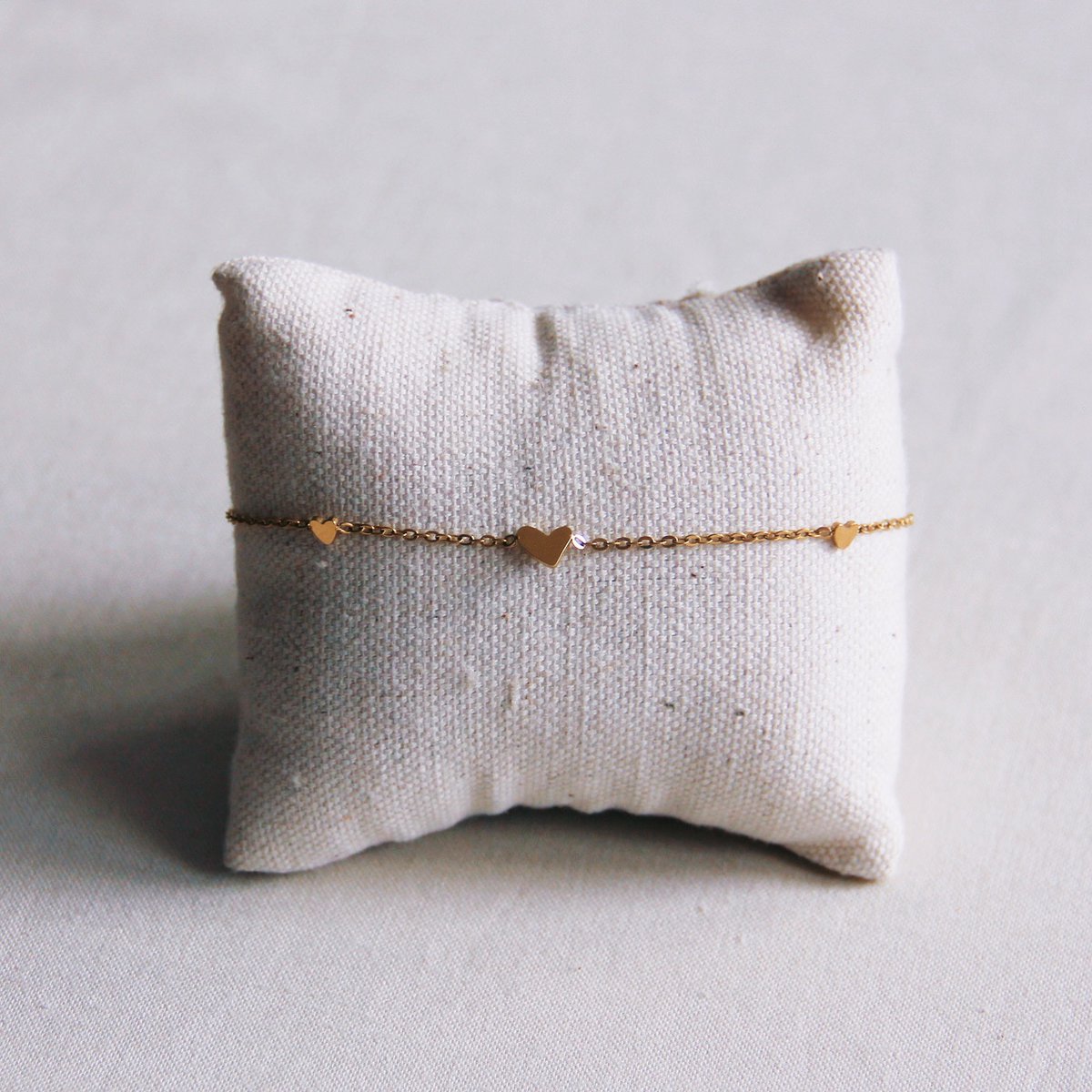 BAZOU RVS armband met 3 mini hartjes - goud