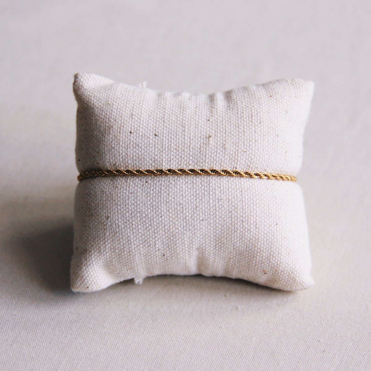 BAZOU Stalen "twisted" armband klein – goud