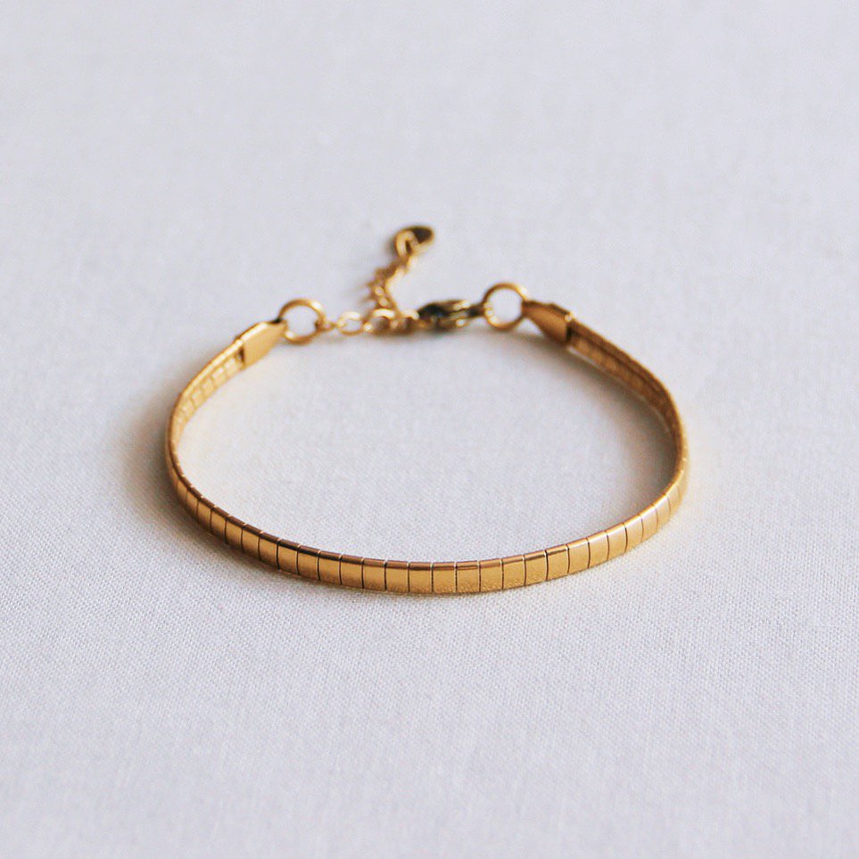 BAZOU Stalen platte armband gestreept - goud