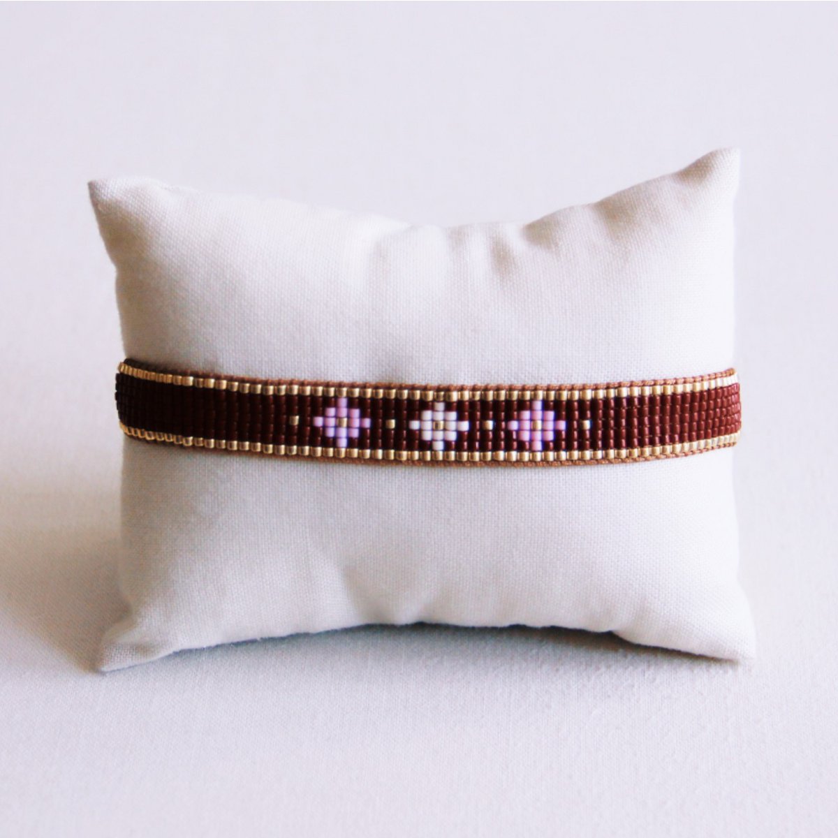 BAZOU Weven armband met bloempatroon - donkerbruin/paars