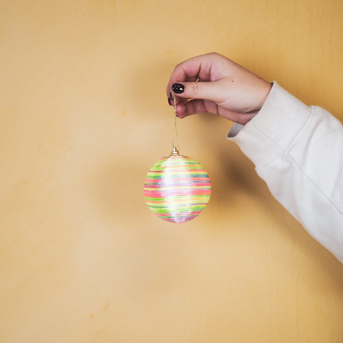 Kersthangers- Kerstballen- Schuim- Neonkleuren -S3- 8cm