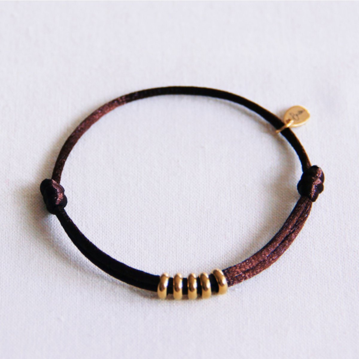 BAZOU Satijnen armband met ringen - donkerbruin/goud