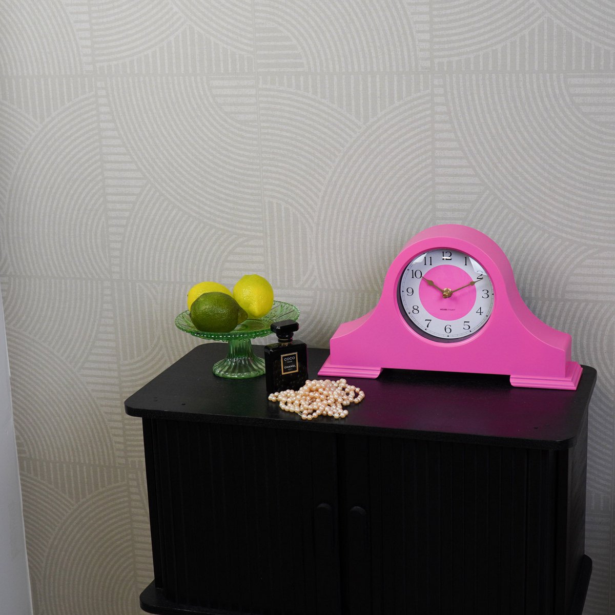 HOUSEVITAMIN Klok - mantel klok - neon roze - 36x8,5x20 cm