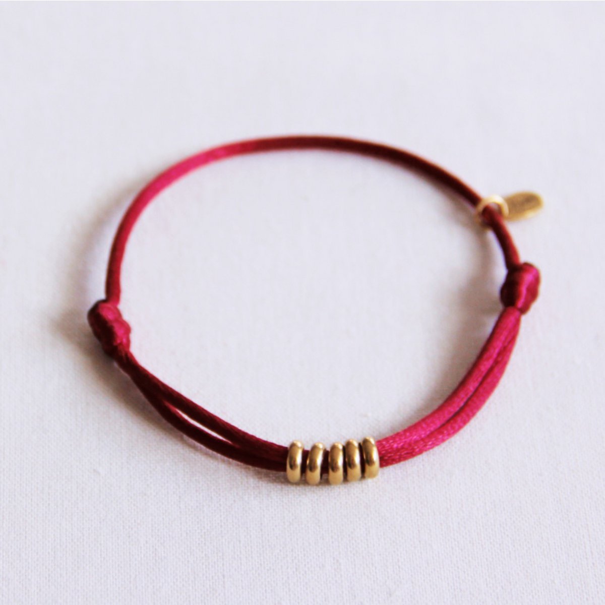 BAZOU Satijnen armband met ringen - Bourgondië/goud