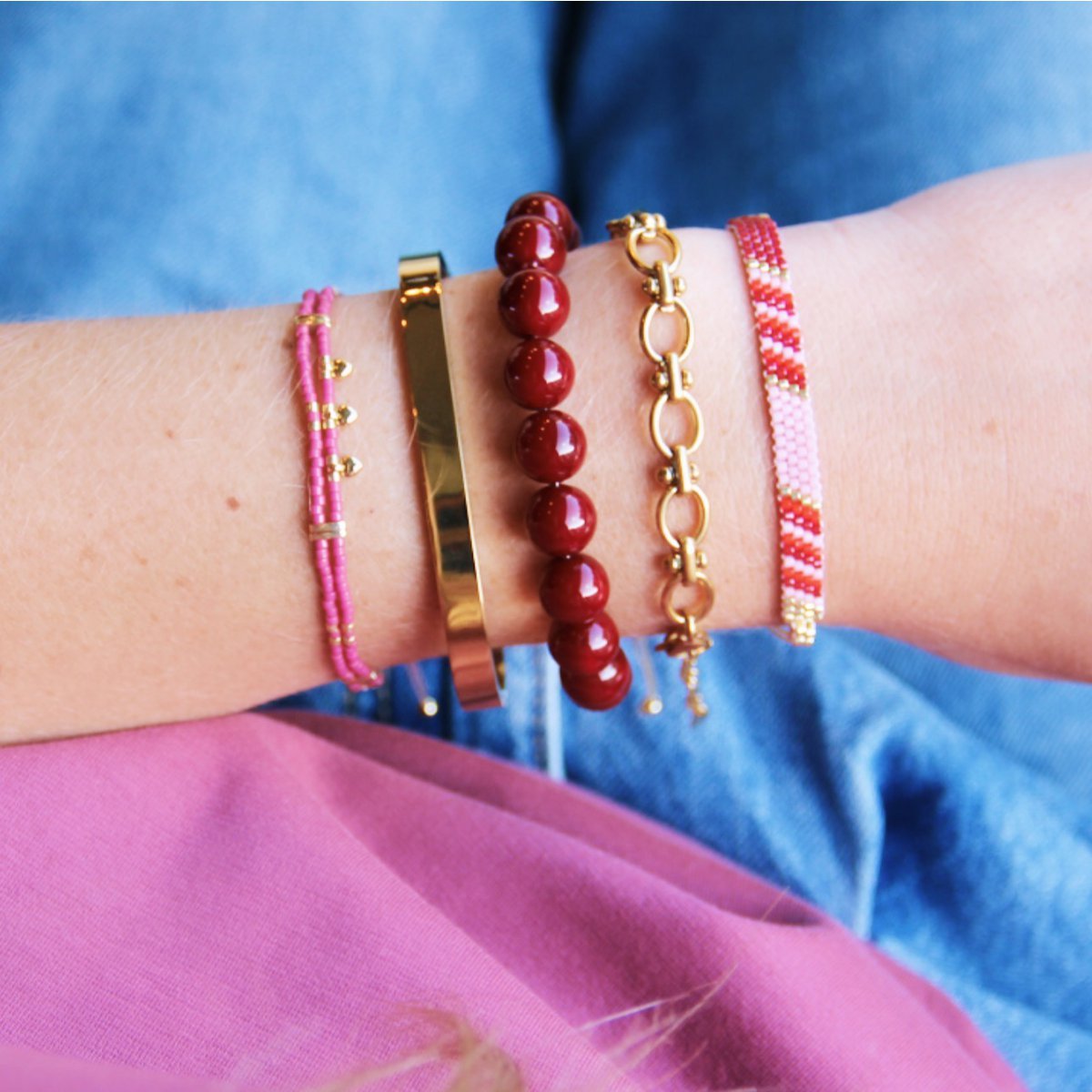 BAZOU Dubbele Miyuki -armband met 3 mini -harten - Magenta