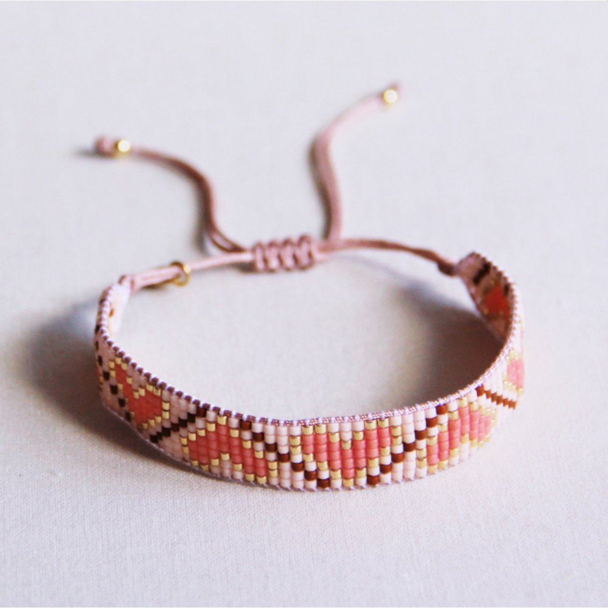 BAZOU Hartpatroon geweven armband - Coral/cognac