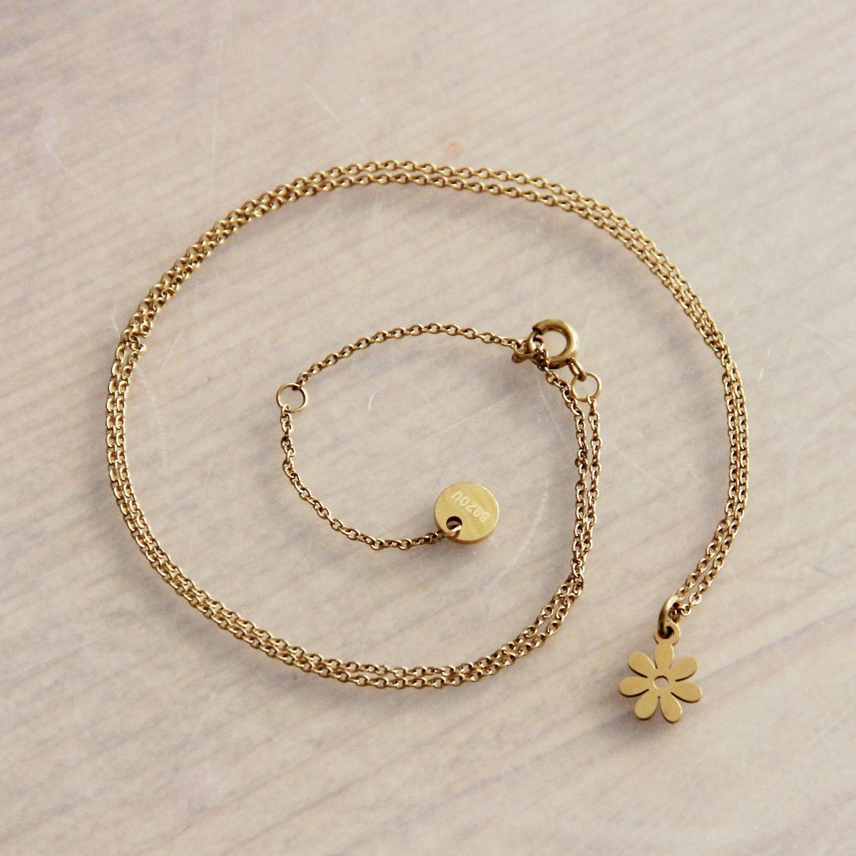BAZOU fijne ketting met mini bloem - goud