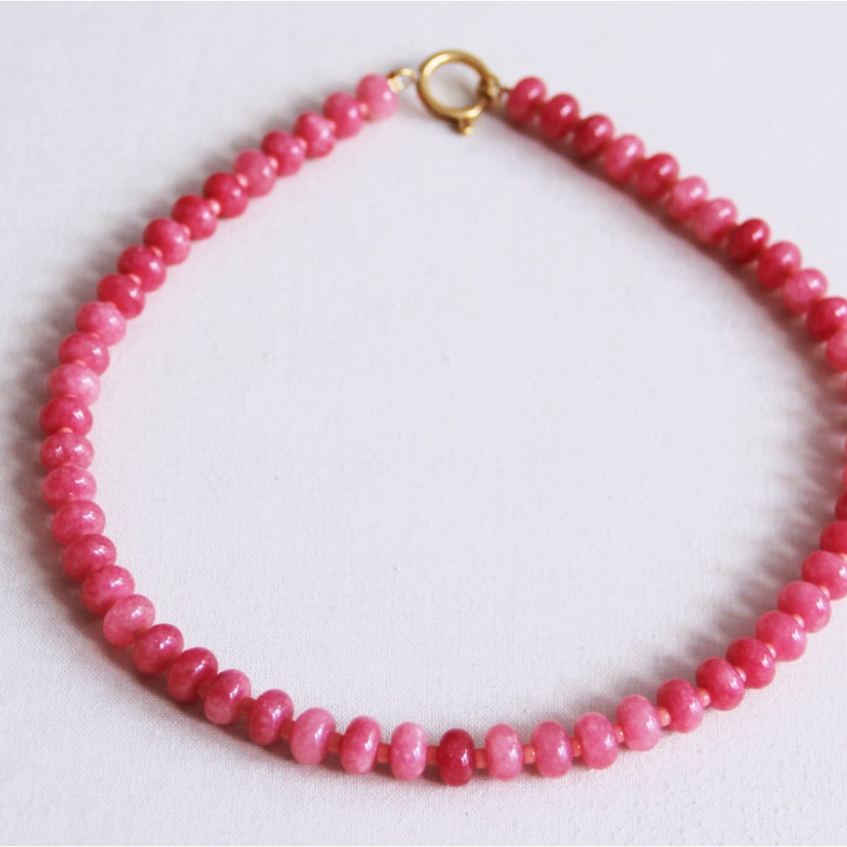 BAZOU Natural Stone Donut Bead ketting - Raspberry/Pink