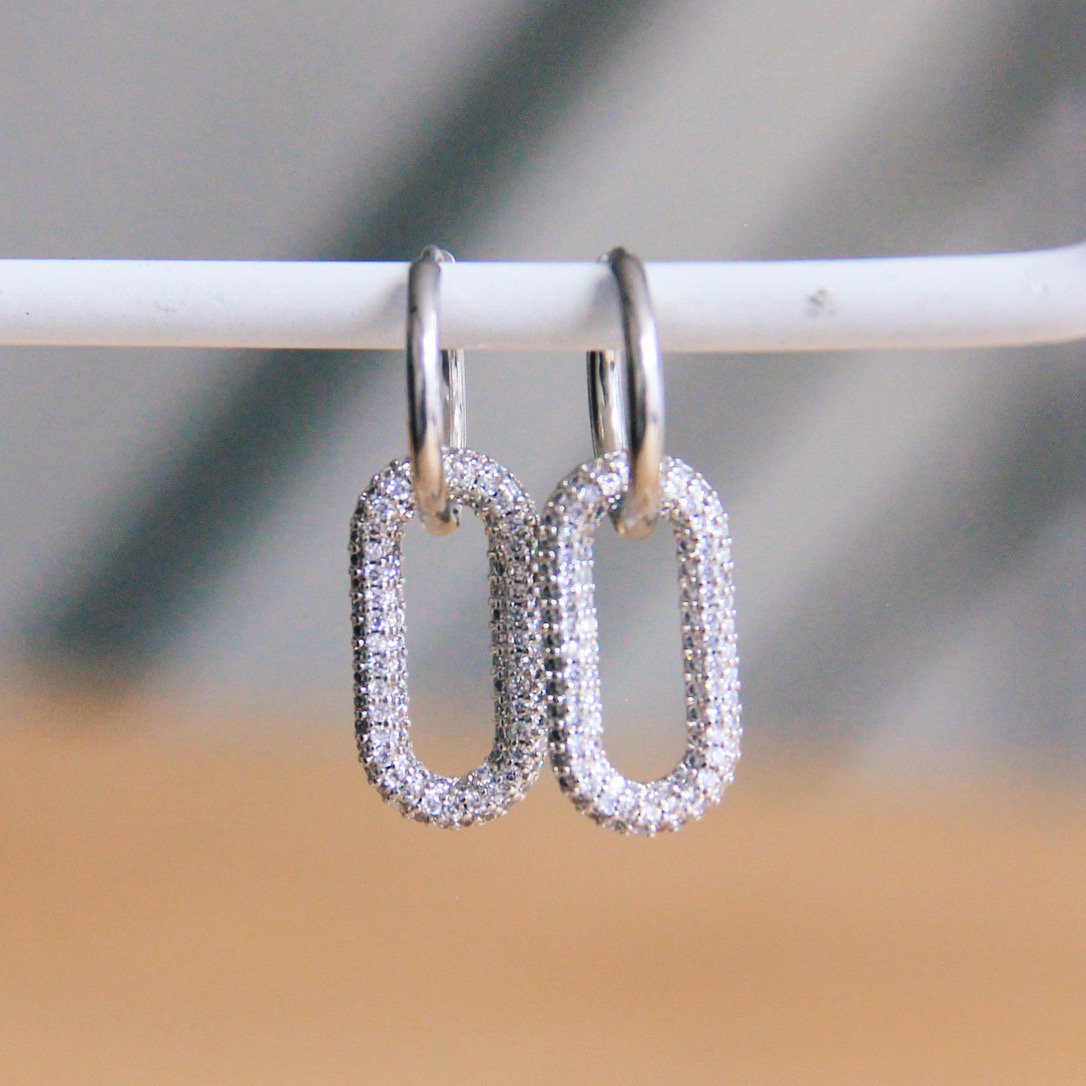 BAZOU Edelstalen oorbel met ovale kristallen hanger - zilver