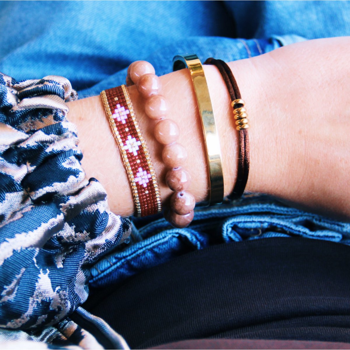 BAZOU Dubbele Miyuki -armband met 3 mini -harten - donkerbruin