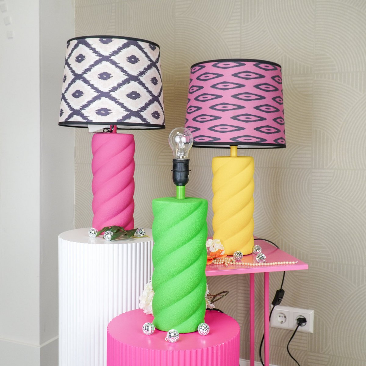 HOUSEVITAMIN Tafellamp - keramiek - neon geel - E27- 12x12x28cm