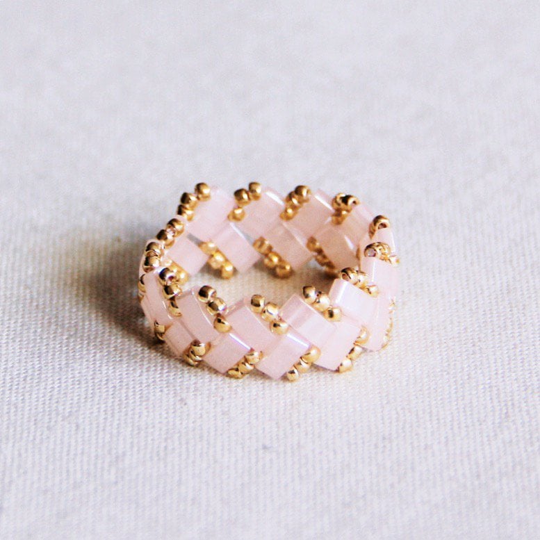 BAZOU Tilabead ring - lichtroze/goud