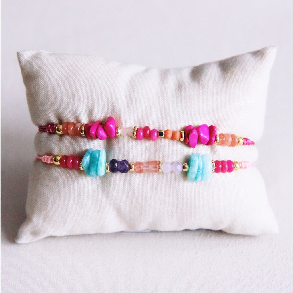 Satijnen armband met edelstenen, chips en goudkleurige details - lichtroze/mint