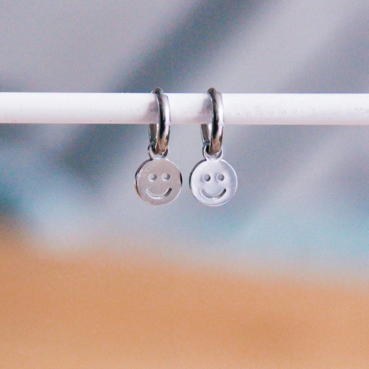 BAZOU oorringen met smiley – zilver