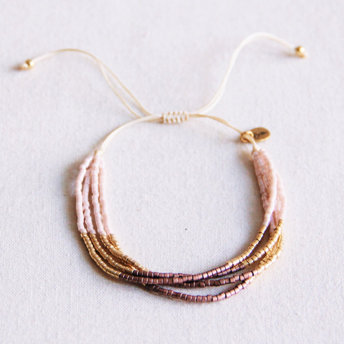 Viervoudige Miyuki -armband - naakt/taupe/goud vergulde