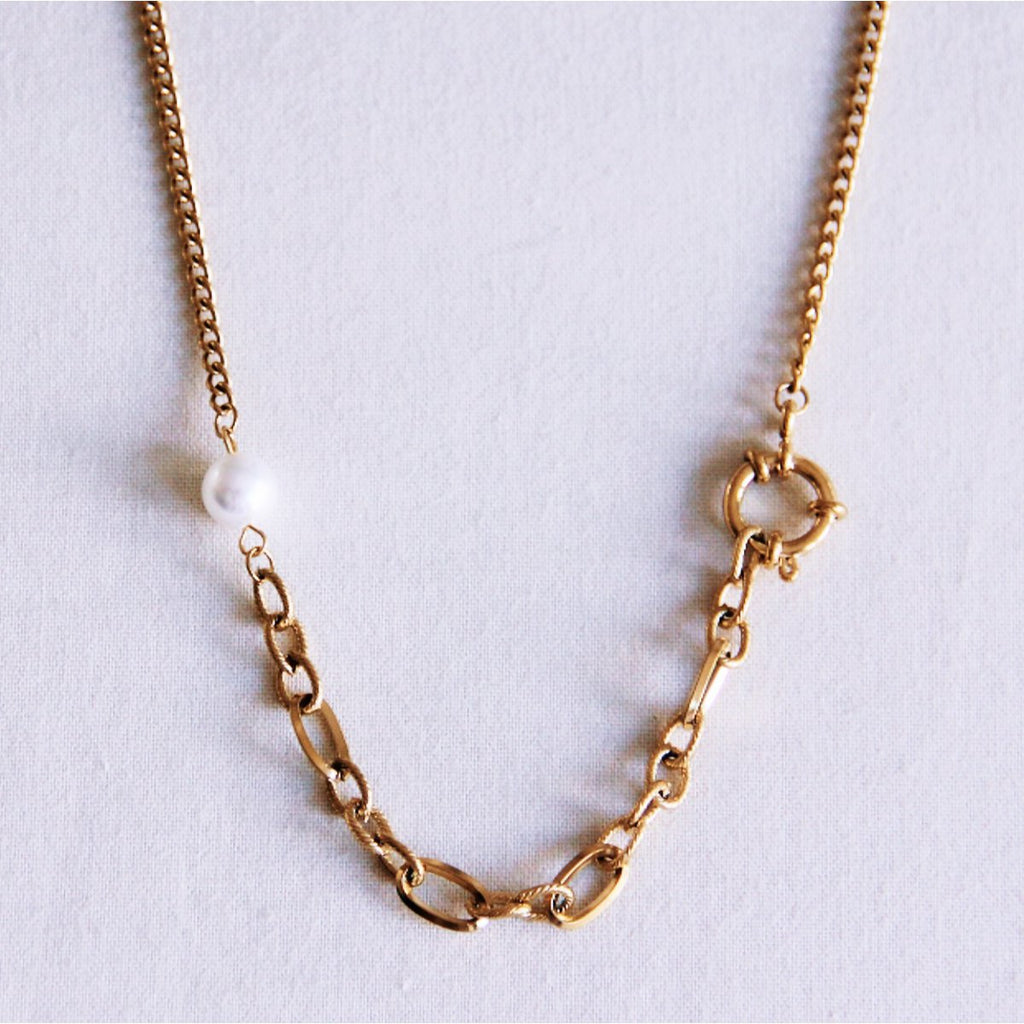 Schakelketting met ronde sluiting, parel en versierde schakels