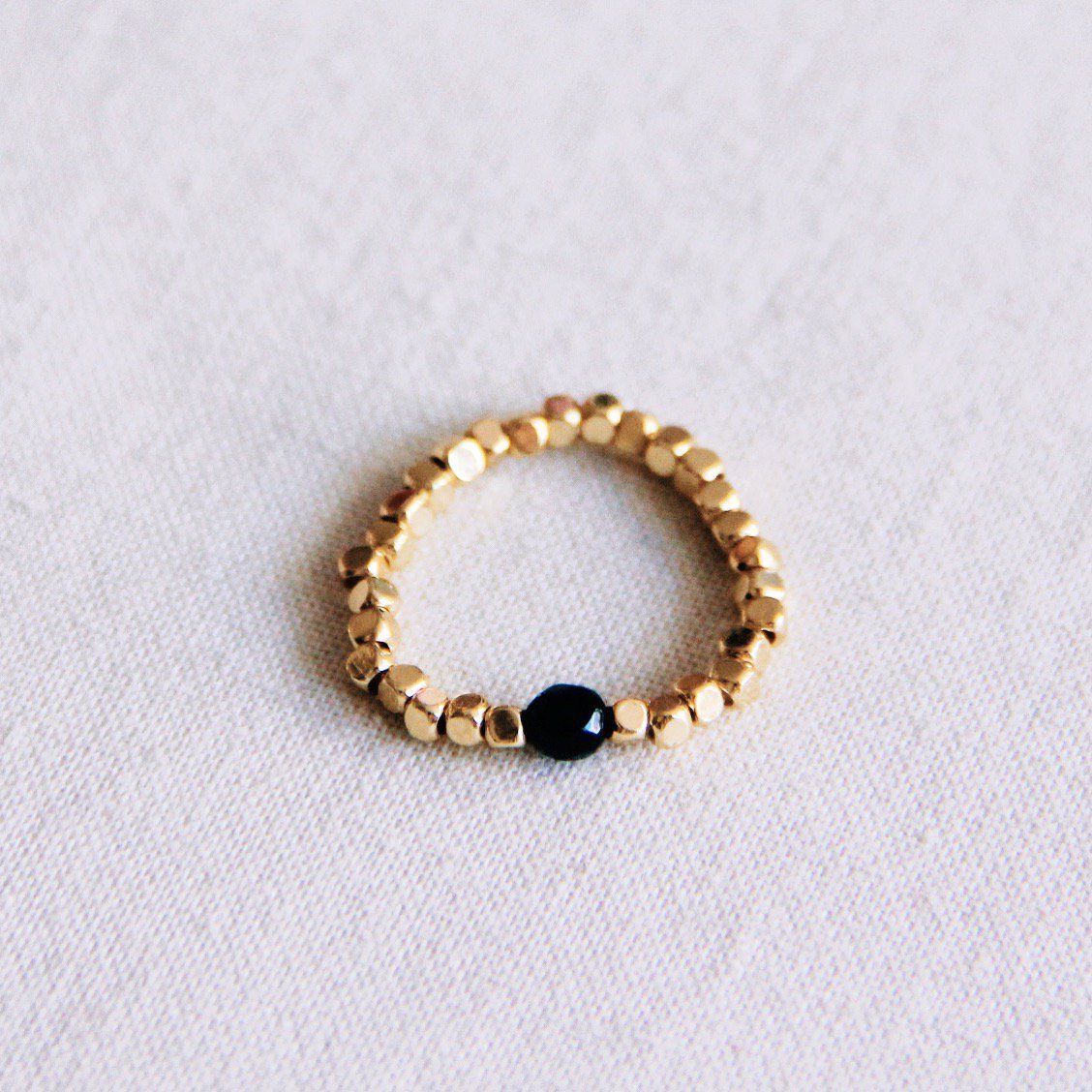 BAZOU Elastische ring met natuursteen - zwart