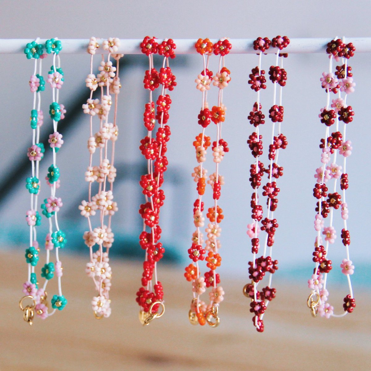 BAZOU RVS ketting met madeliefjesbloem – zalmroze/oranje