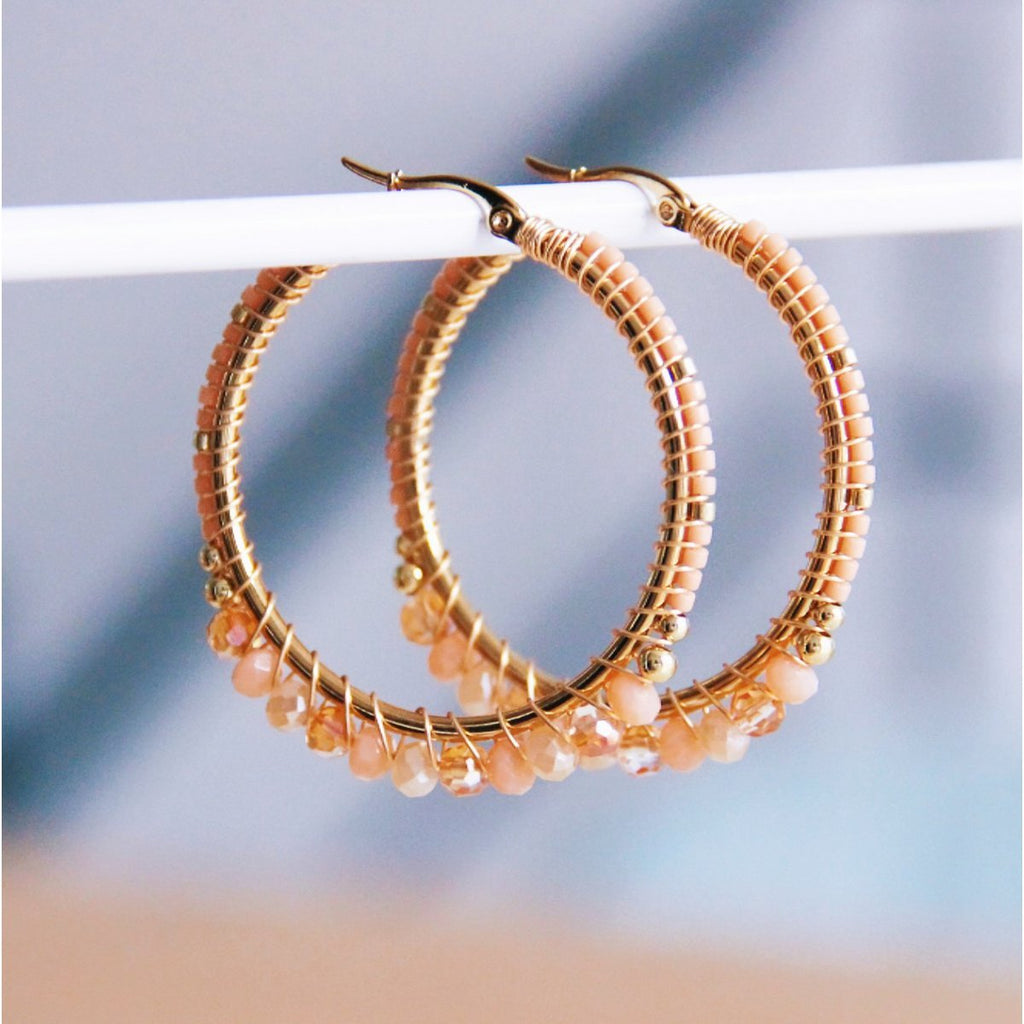 BAZOU Round Hoop -oorbellen met facetten en Miyukis - Peach