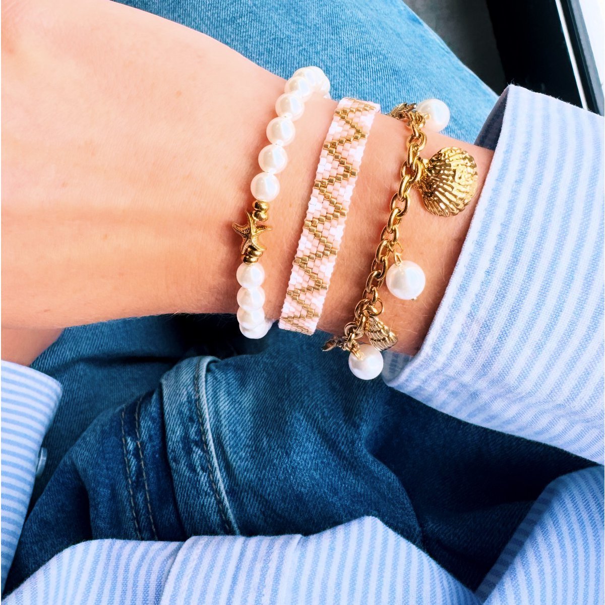 BAZOU RVS armband gemaakt van shell -kralen en charmes