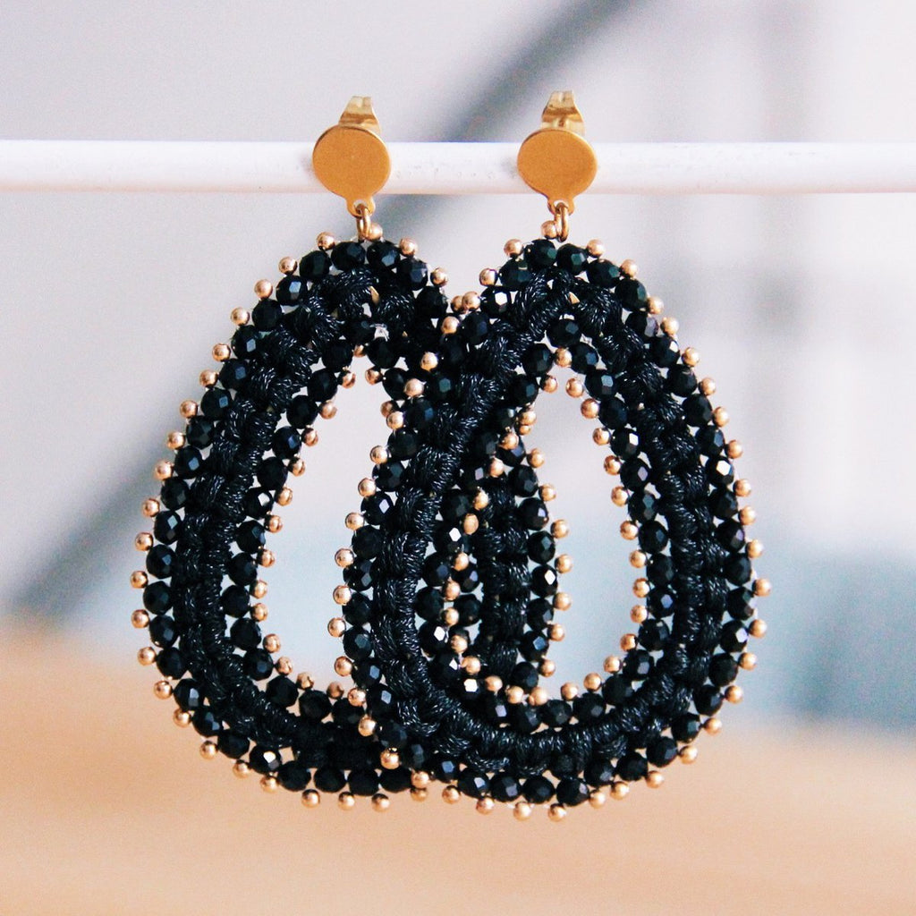 BAZOU Statement earring woven facet drop - black