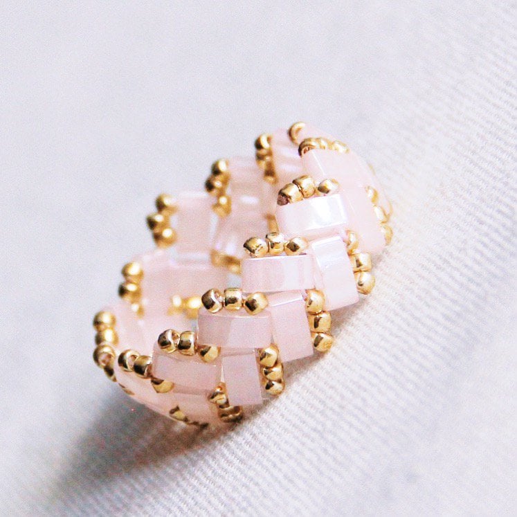 BAZOU Tilabead ring - lichtroze/goud