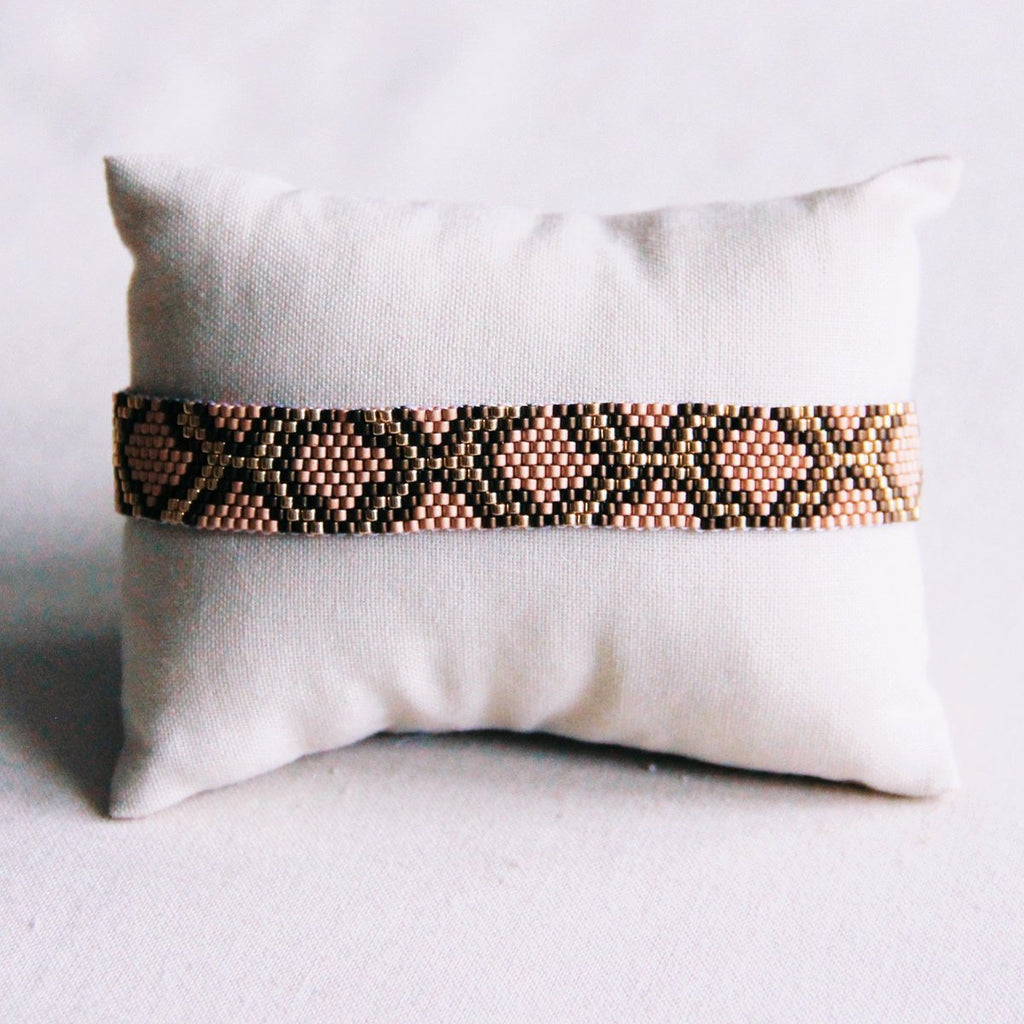 Weven armband met slangenpatroon - bruin/beige