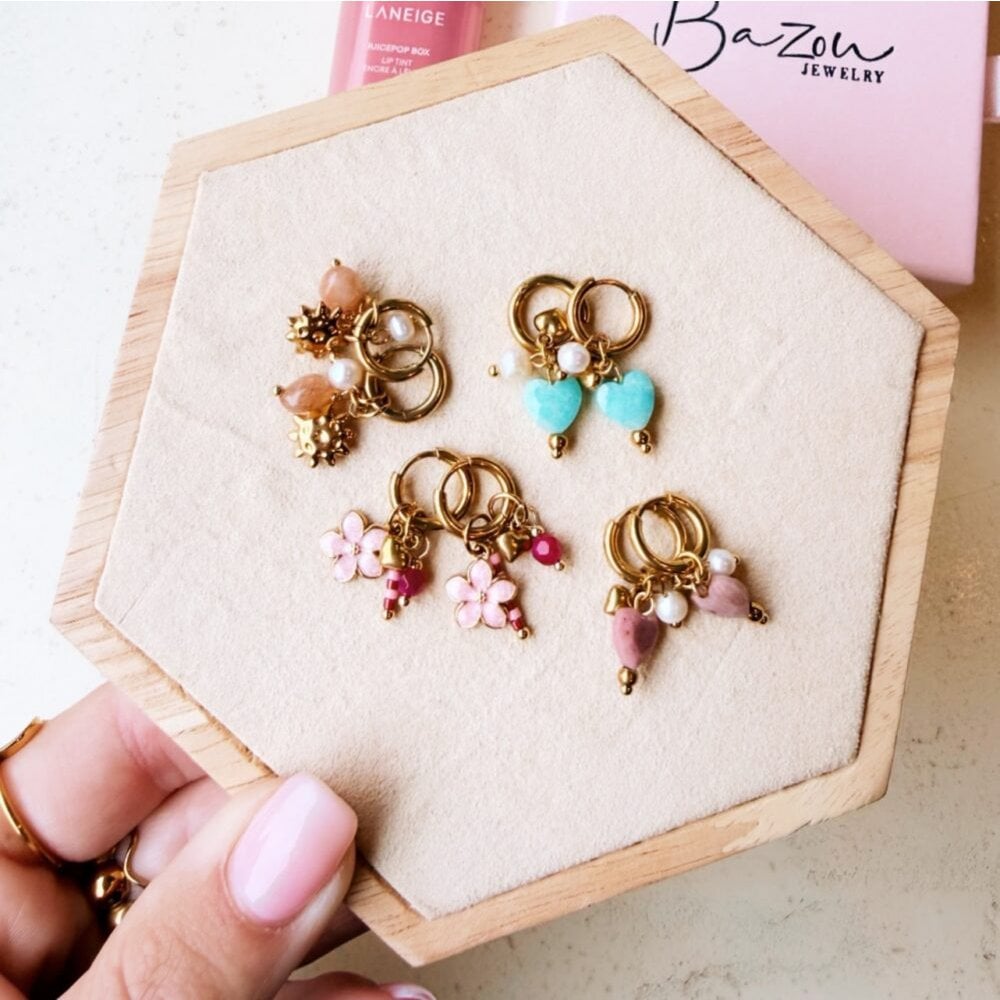 BAZOU Stainless steel hoop earrings with pink flower, mini heart and stones - pink