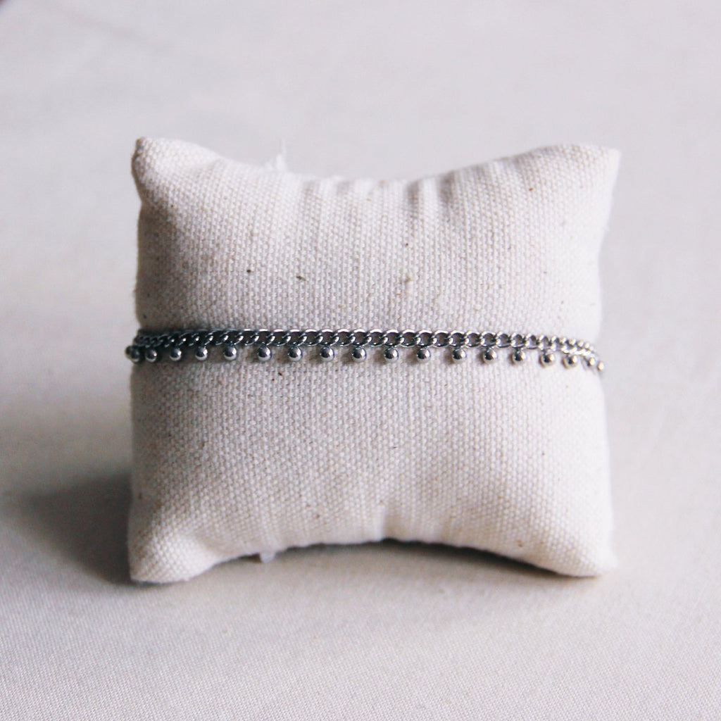 SA835: Stalen schakelarmband met balletjes - zilver