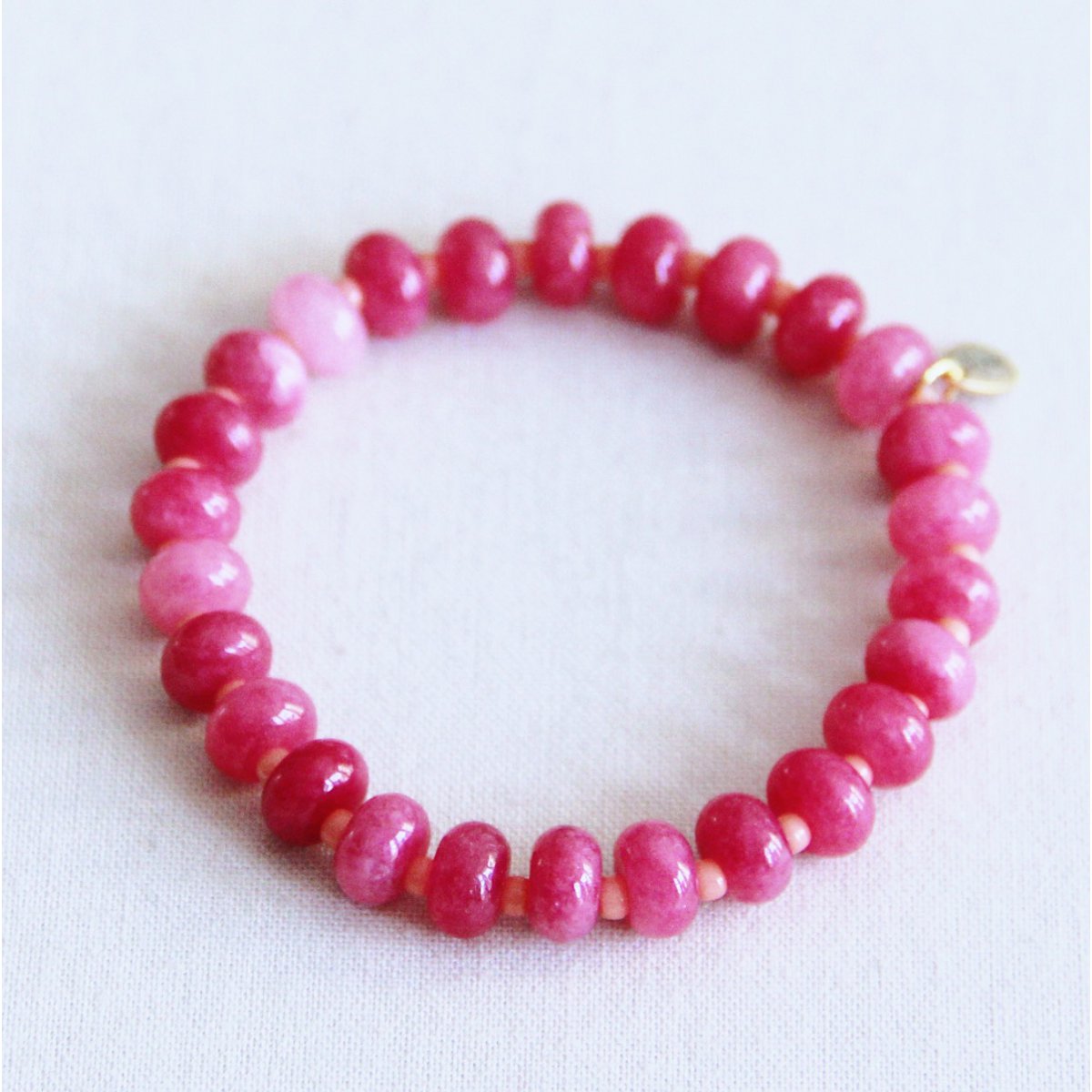 Elastische armband gemaakt van edelsteen - fuchsia/roze