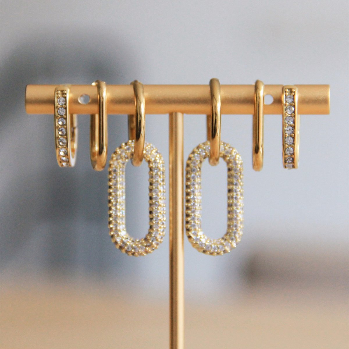 BAZOU Edelstalen oorbel met ovale kristallen hanger - zilver