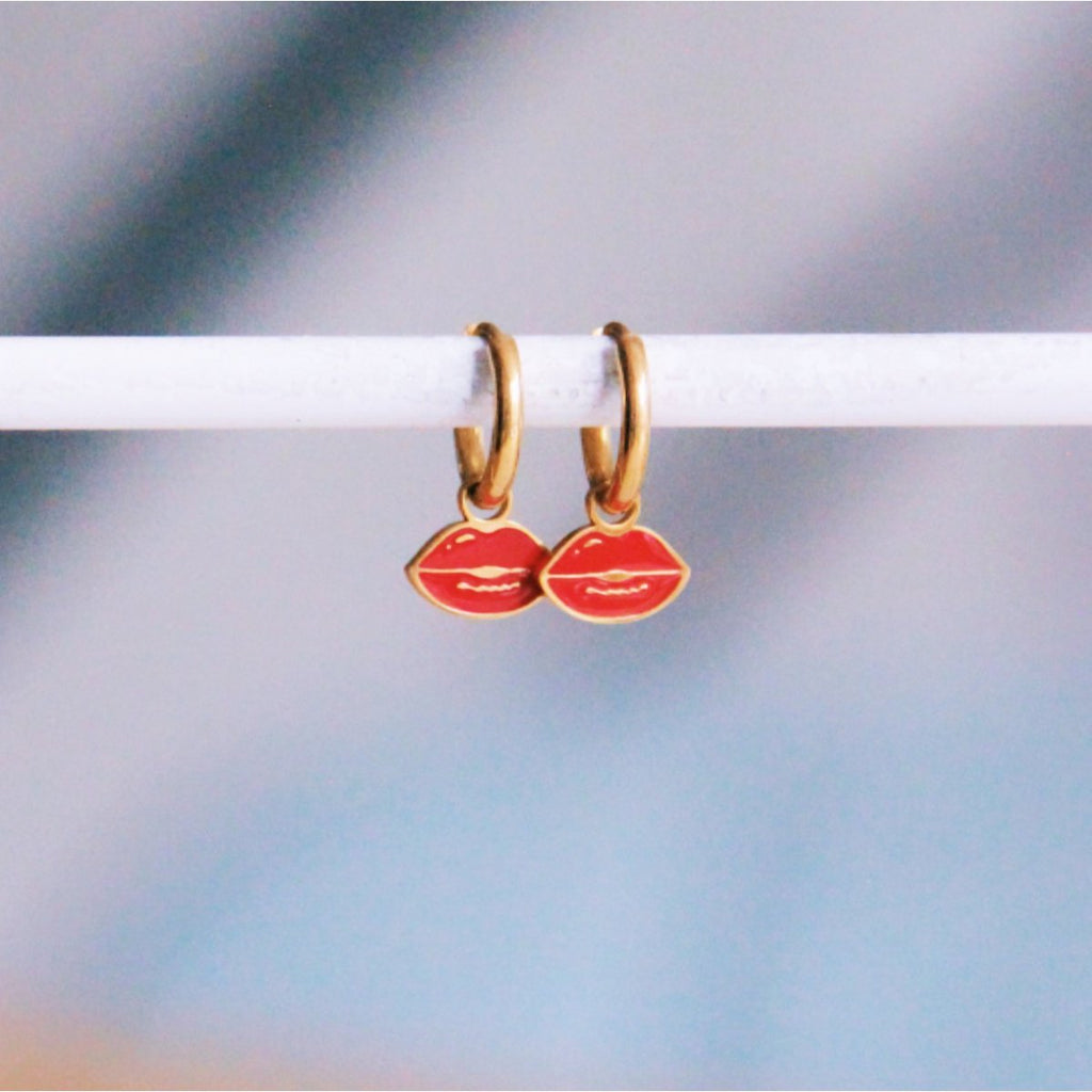 BAZOU RVS oorringen met lippen - goud