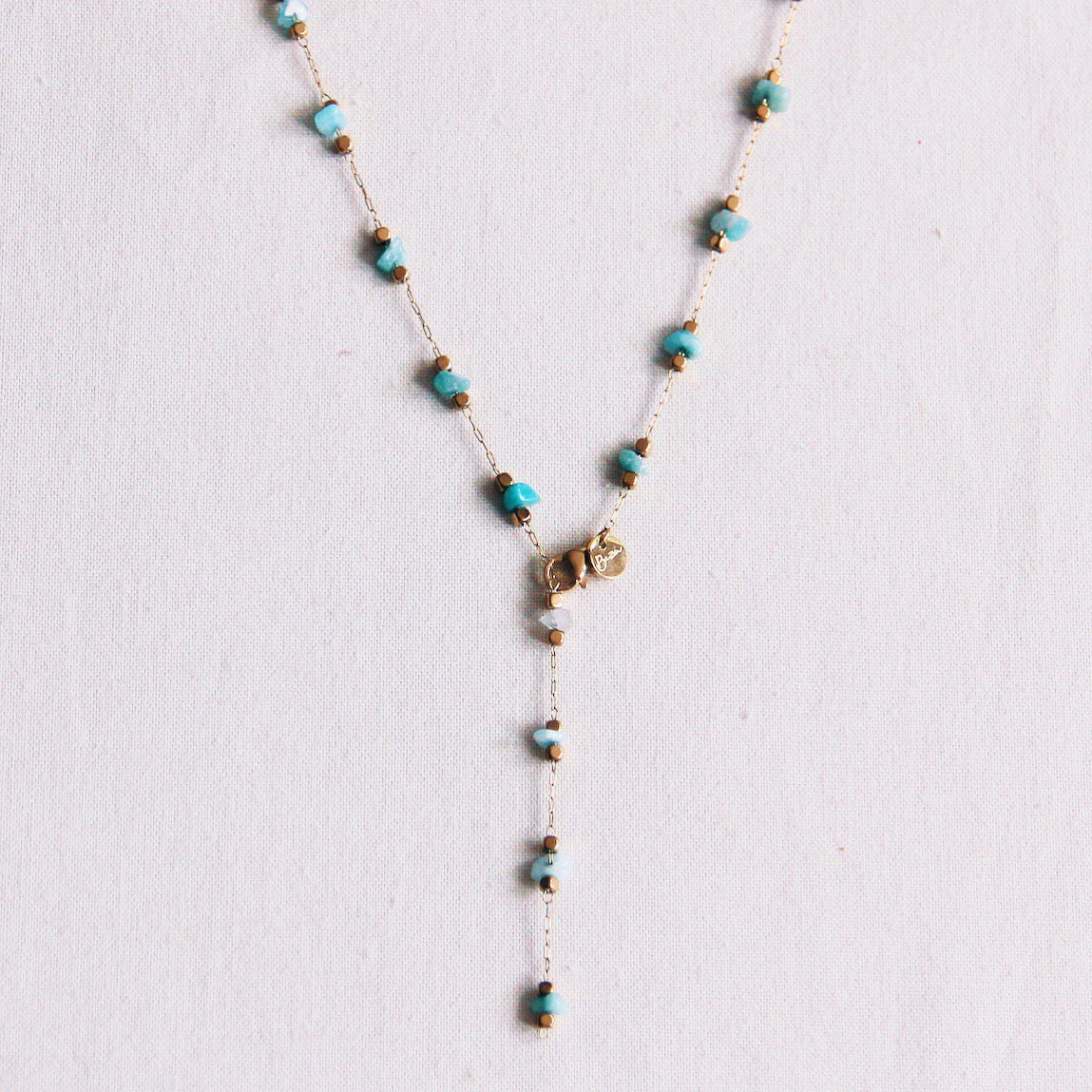 BAZOU Fijne ketting van natuurlijke stenen - mint/goud