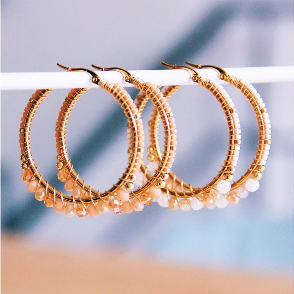 BAZOU Round Hoop -oorbellen met facetten en Miyukis - Peach