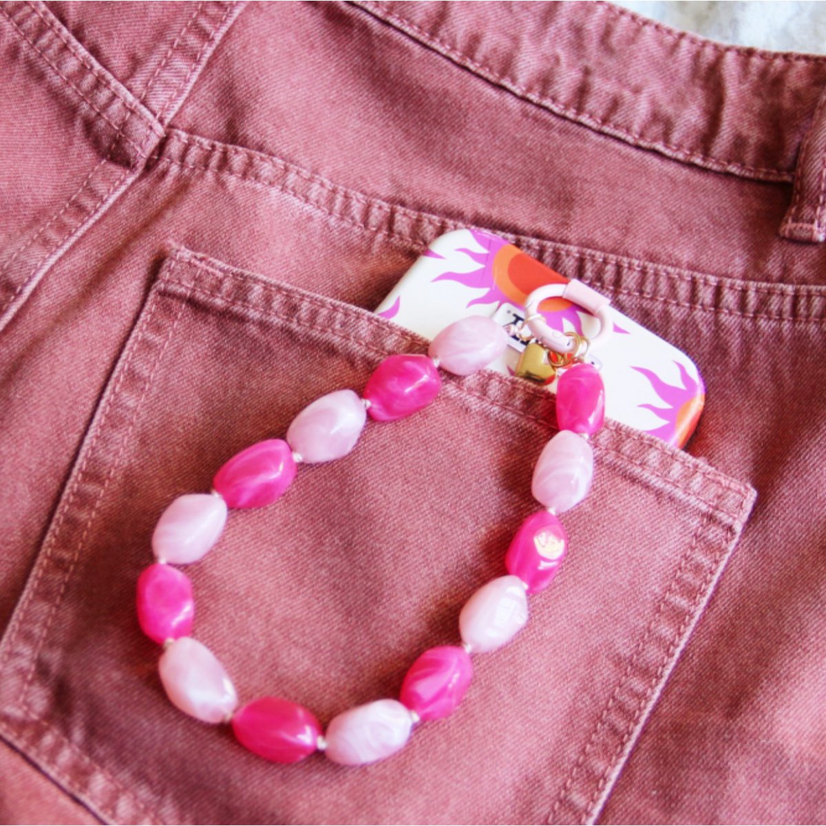 Telefoonsnoer nuggetkralen - lichtroze/fuchsia