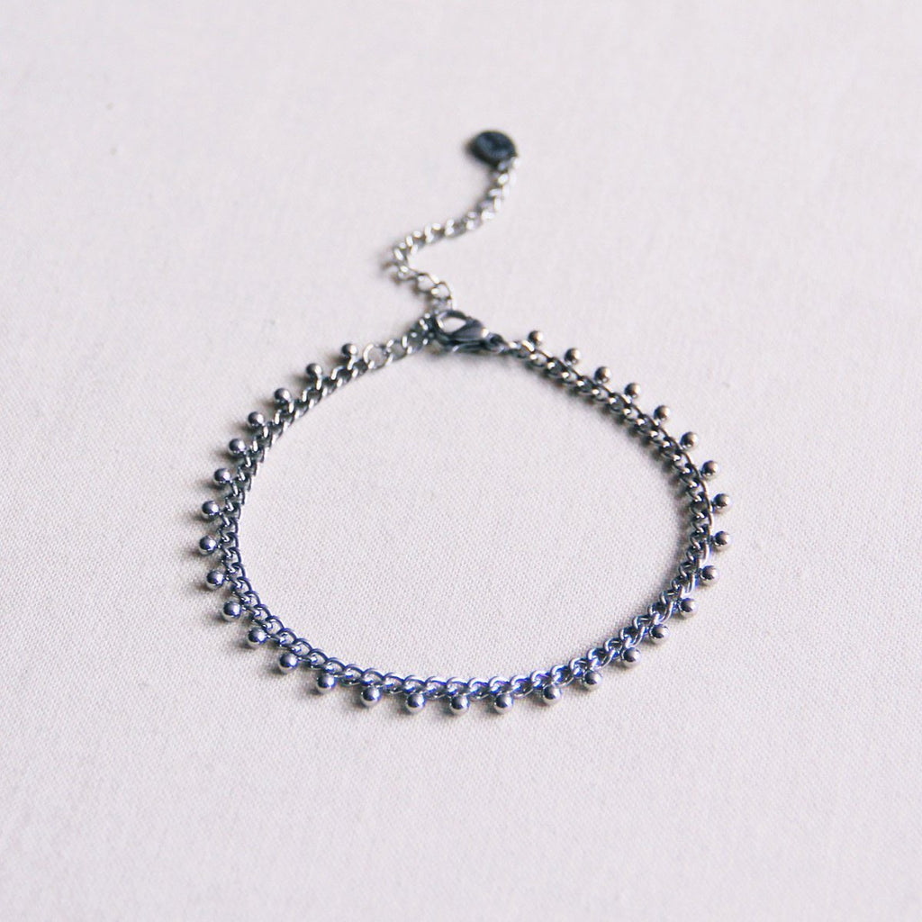 SA835: Stalen schakelarmband met balletjes - zilver