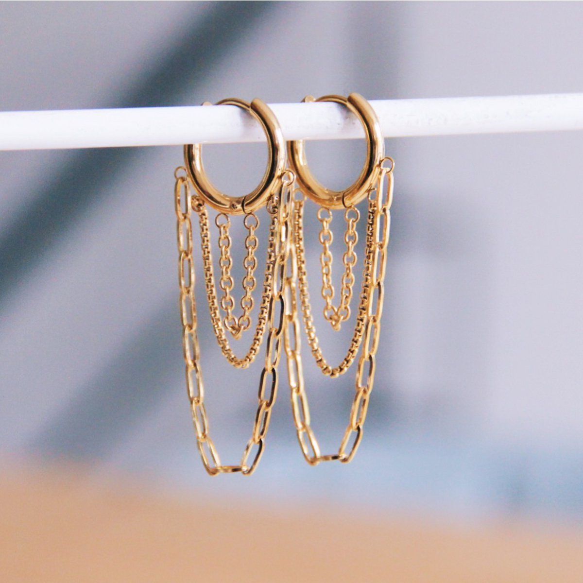 BAZOU Roestvrijstalen oorringen met kettingen - goud