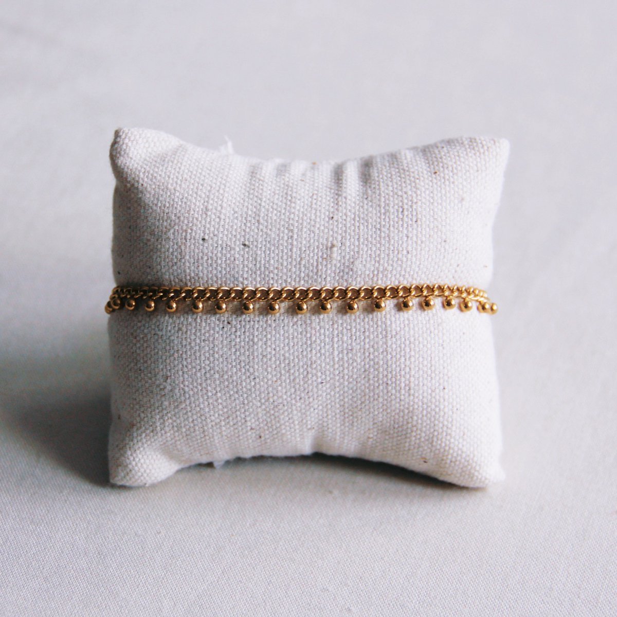BAZOU Stalen schakelarmband met balletjes - goud