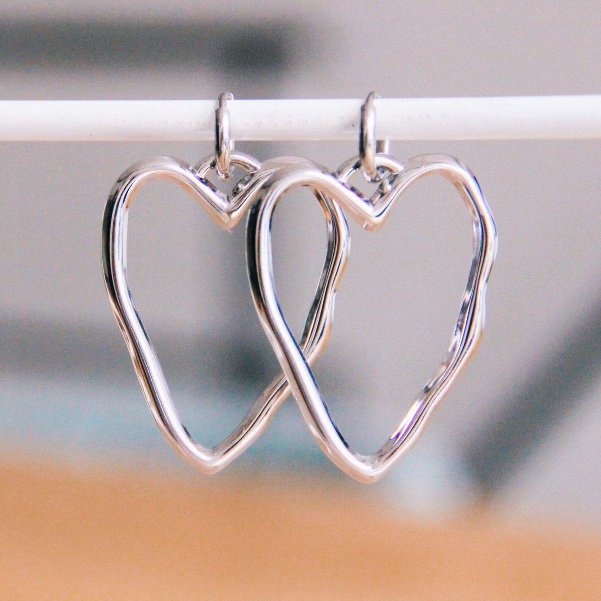 BAZOU RVS oorbel met XL open hart - zilver