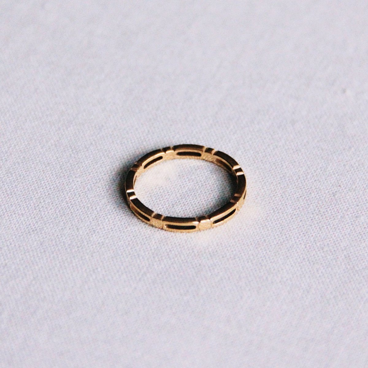 BAZOU R609: RVS minimalistische ring met blokjes - goud