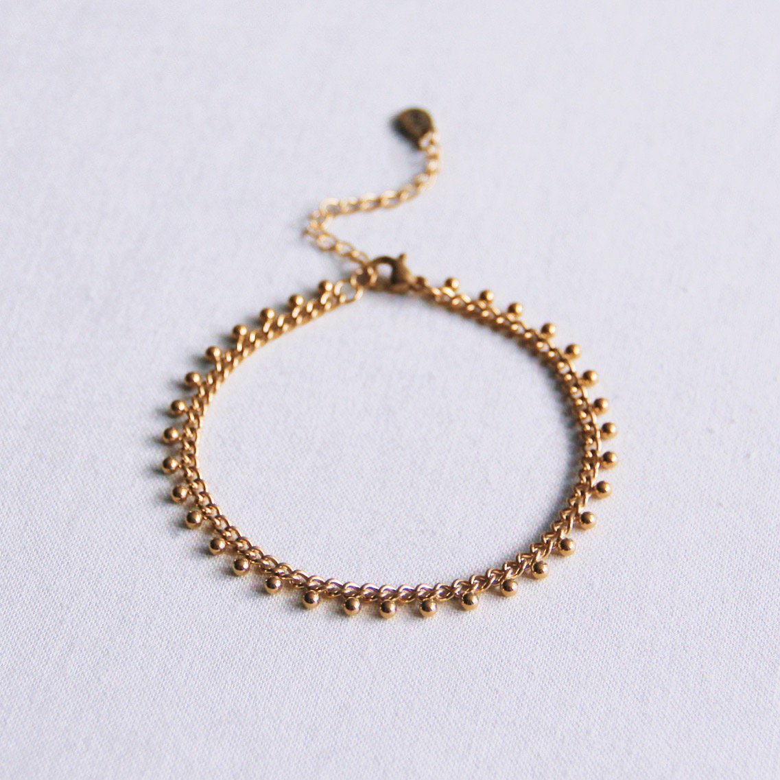 BAZOU Stalen schakelarmband met balletjes - goud