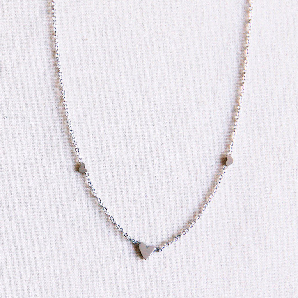 BAZOU RVS fijne ketting met 3 mini hartjes - zilver